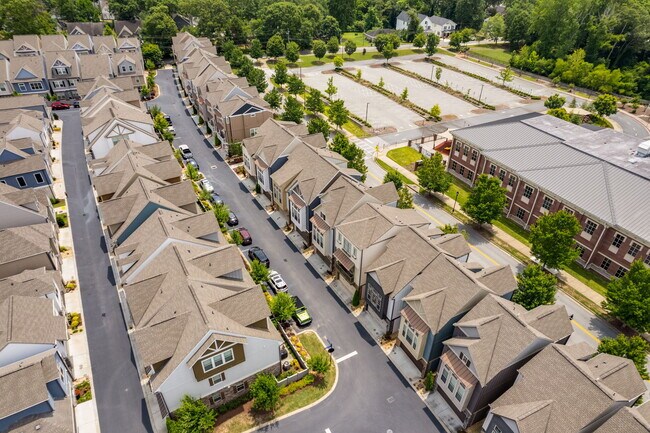 Building Photo - 1032 Moorewood Ln S E
