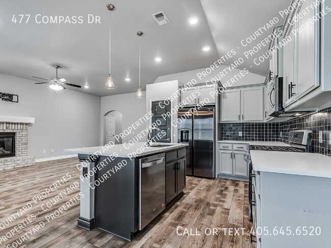 Building Photo - 477 Compass Dr