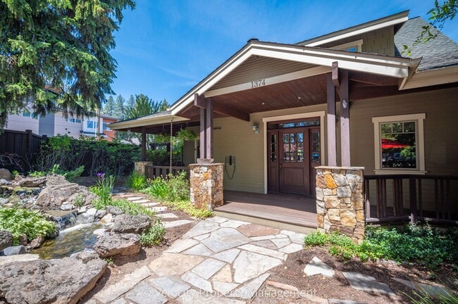 Building Photo - Beautiful Westside Craftsman | Prime Bend Location