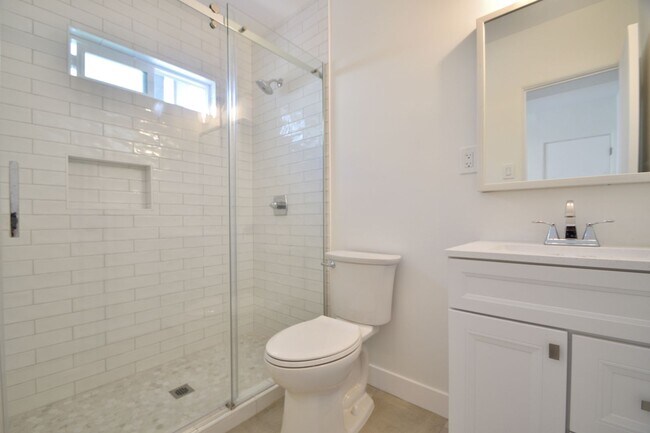 Building Photo - j421