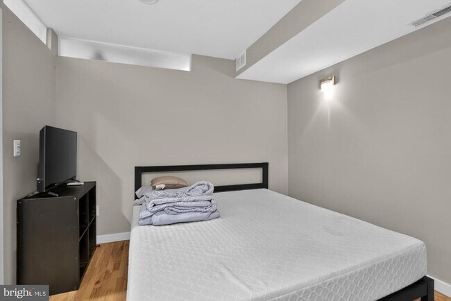 Building Photo - 1708 N 5th St