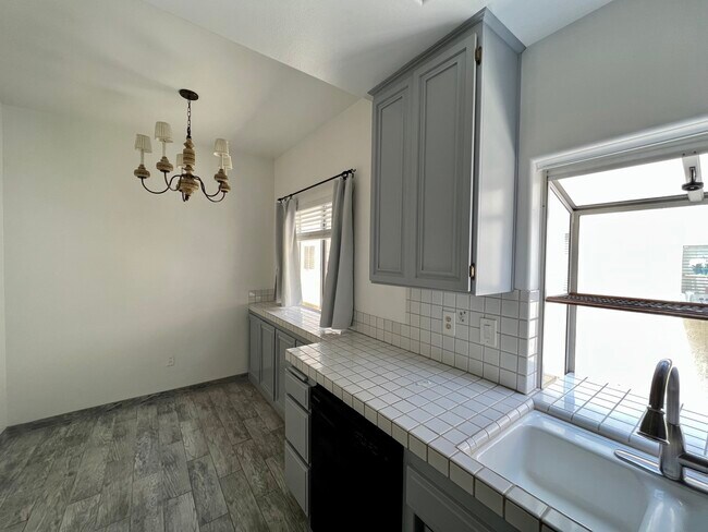 Building Photo - 5145 Yarmouth Ave