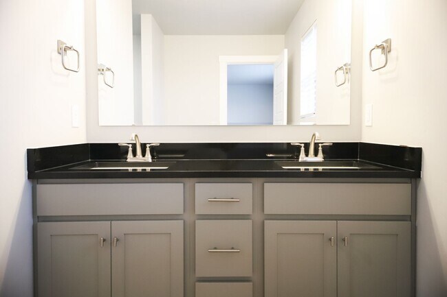 Building Photo - Baraya Townhomes: Modern Townhomes for Rent in Meridian, ID