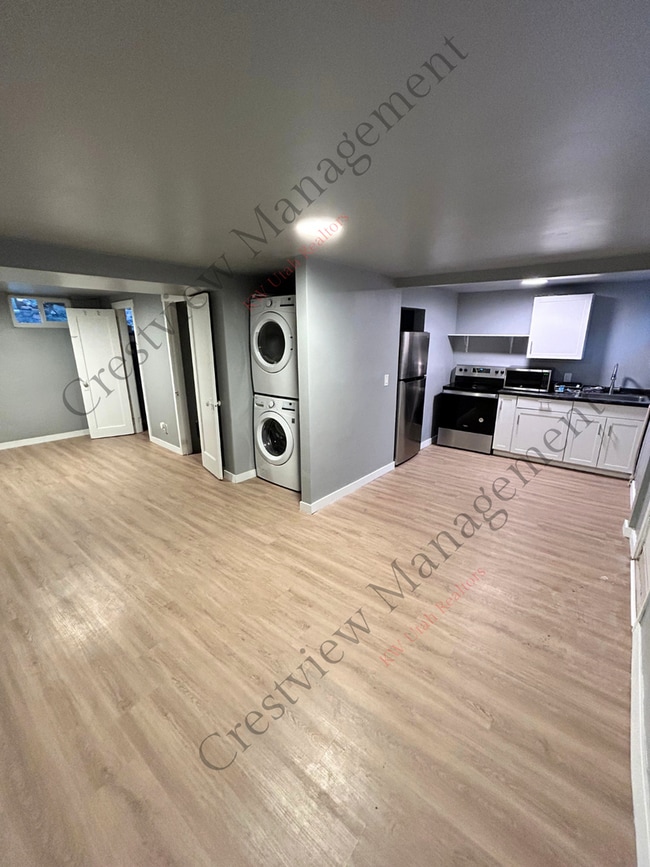 Building Photo - 1168 E 800 S