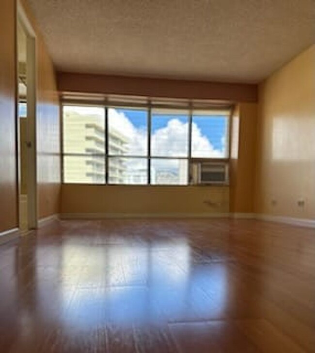 Building Photo - Upgraded Studio in Prime  Honolulu Location