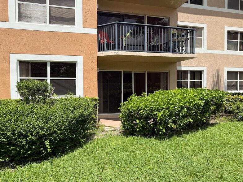 Building Photo - 8781 Wiles Rd