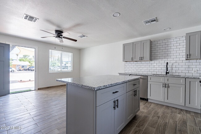 Building Photo - 37 E El Parque Dr