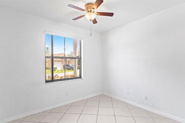 Building Photo - 15250 SW 49th Ct