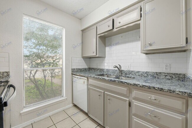 Building Photo - 2728 Westchester Dr