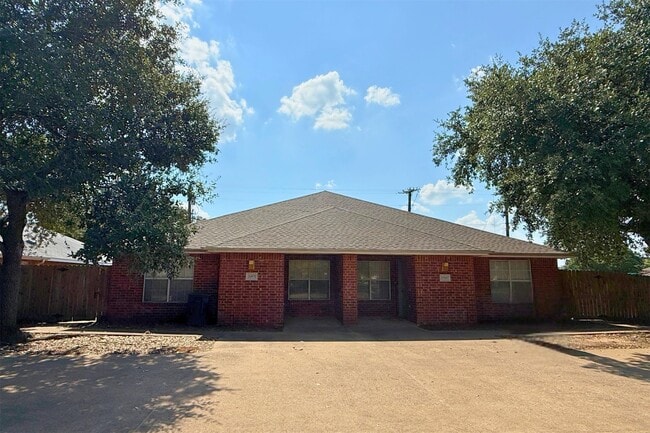 Primary Photo - 2002 Legacy Ln