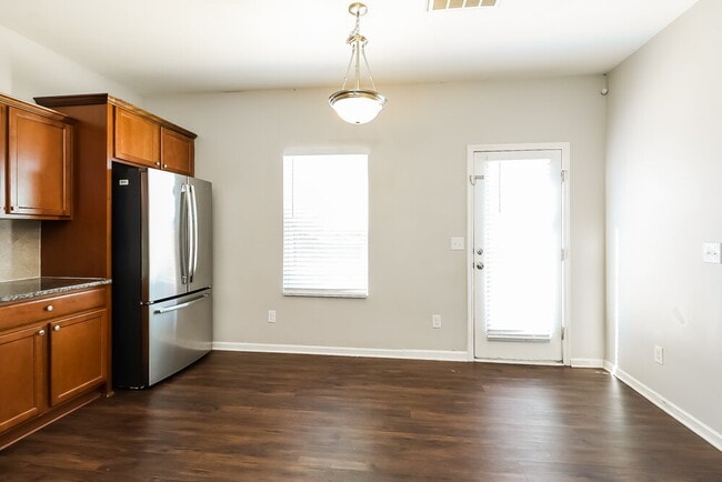 Building Photo - 252 Ranlo Ave