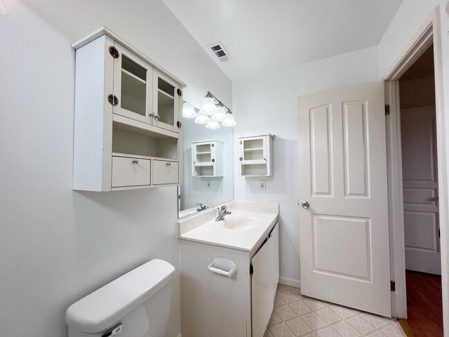 Building Photo - 4 Bedroom, 2 Bath Single Story Corner Lot Home in Rancho Cordova