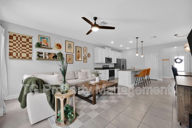 Building Photo - 13968 Molina Dr