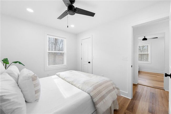 Building Photo - 150 Sweetwater St