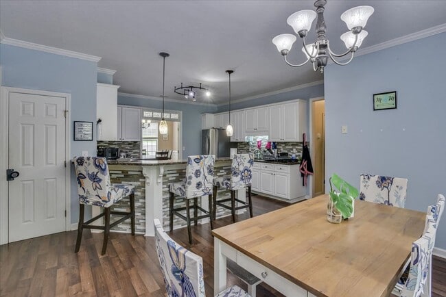 Building Photo - 5 bedroom/3.5 bathroom home in Evans with ...
