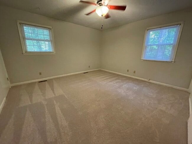Building Photo - Chapel Hill 4 Br Home For Rent