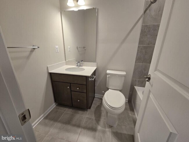 Building Photo - 4928 Dunhaven Dr