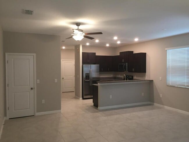 Building Photo - 9618 Pembrooke Pines Dr