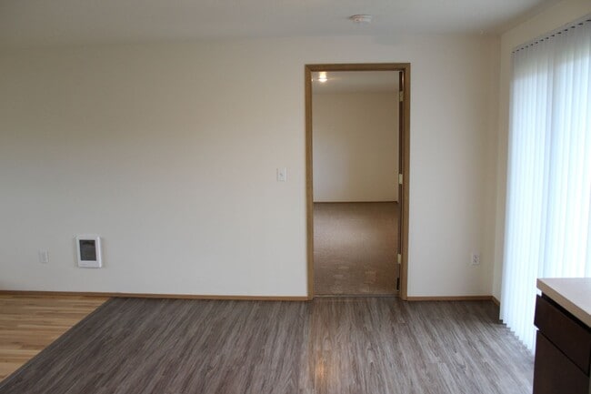 Building Photo - Cute single level, three bedroom home on quiet cul-de-sac in Hillsboro