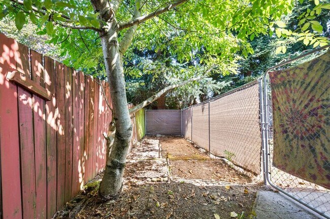 Building Photo - 4430 NE 78th Ave