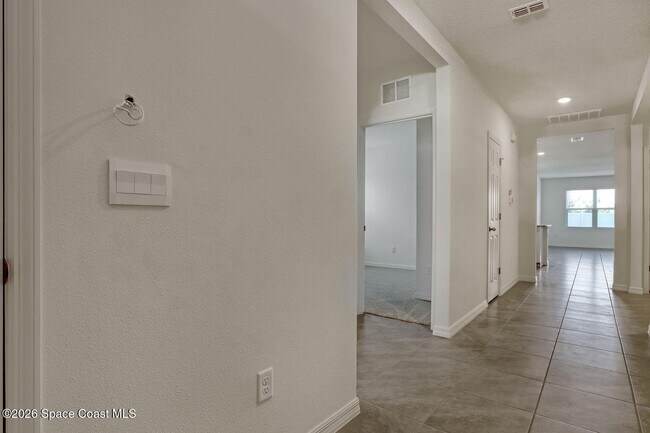 Building Photo - 1422 McFarland Dr