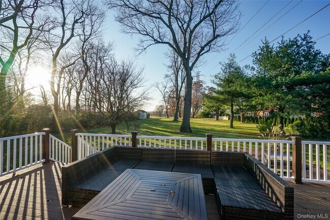 Building Photo - 1041 Glen Cove Ave