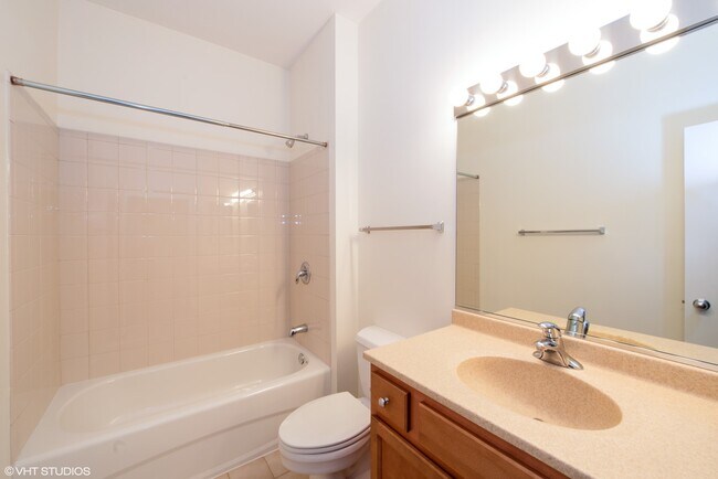 Building Photo - 1200 W Monroe St