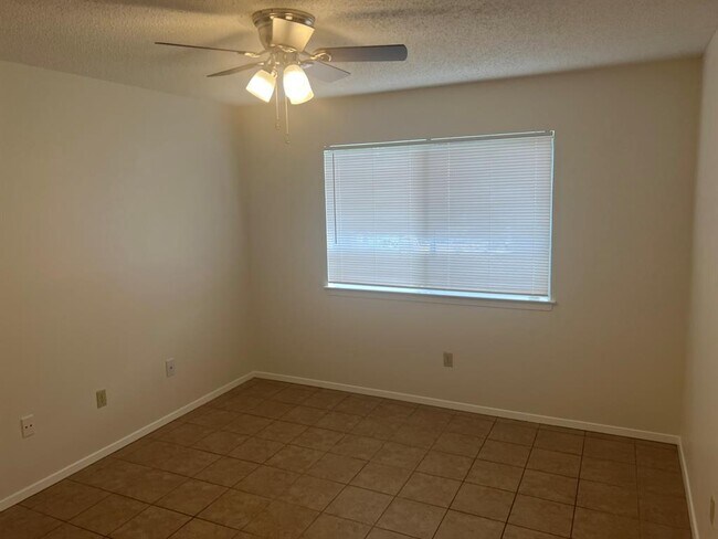 Building Photo - 1911 Gracy Farms Ln