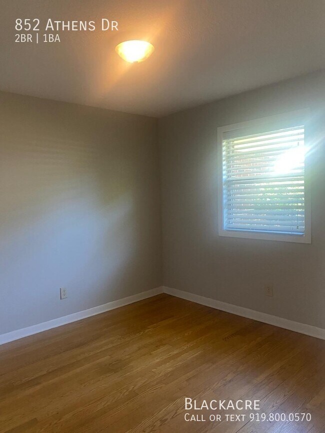 Building Photo - 852 Athens Dr