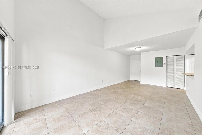 Building Photo - 9735 Fontainebleau Blvd