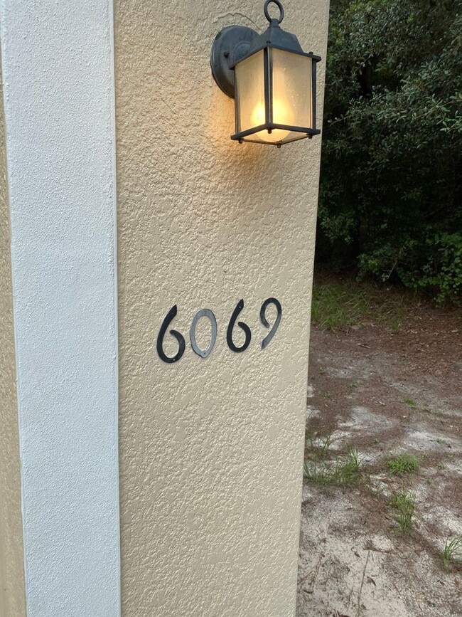 Building Photo - Desirable SW Ocala Neighborhood 3/2/2 **Wo...