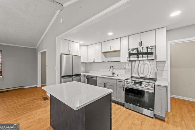 Building Photo - 4421 Jacobs Dr SW