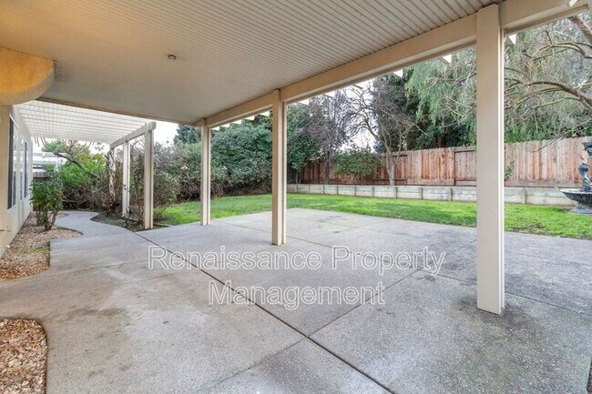 Building Photo - 492 Quail Run Cir