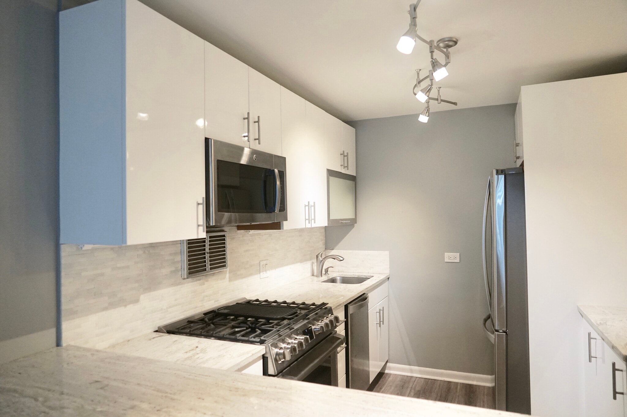 Building Photo - 400 E Randolph St