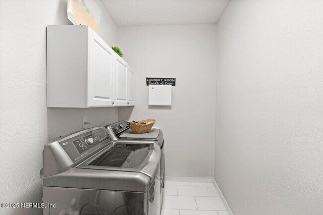 Building Photo - 11698 Donato Dr