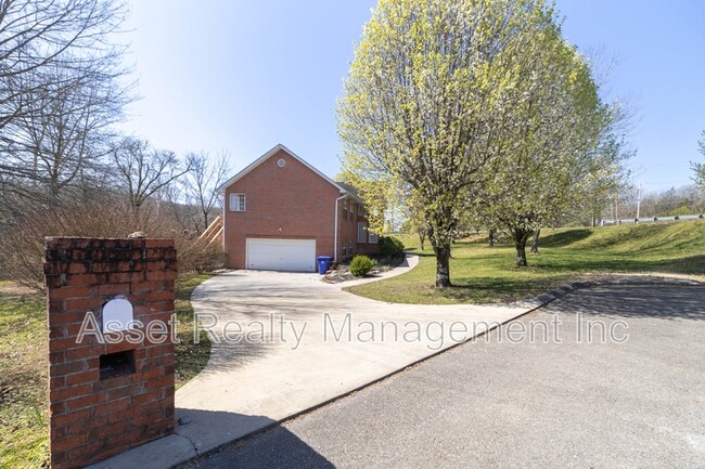 Building Photo - 170 Sweetgum Ln