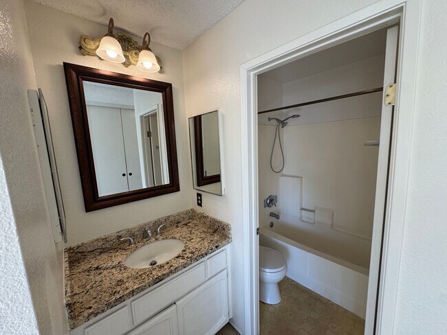 Building Photo - Hilton Head 3 Bedroom Home