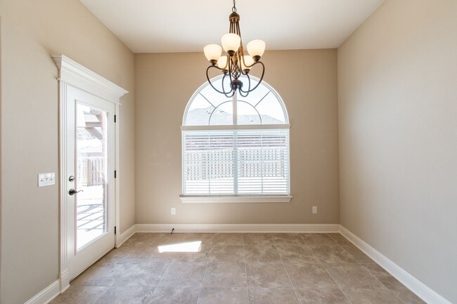 Building Photo - Like New 3 Bedroom Home near Stonebridge M...