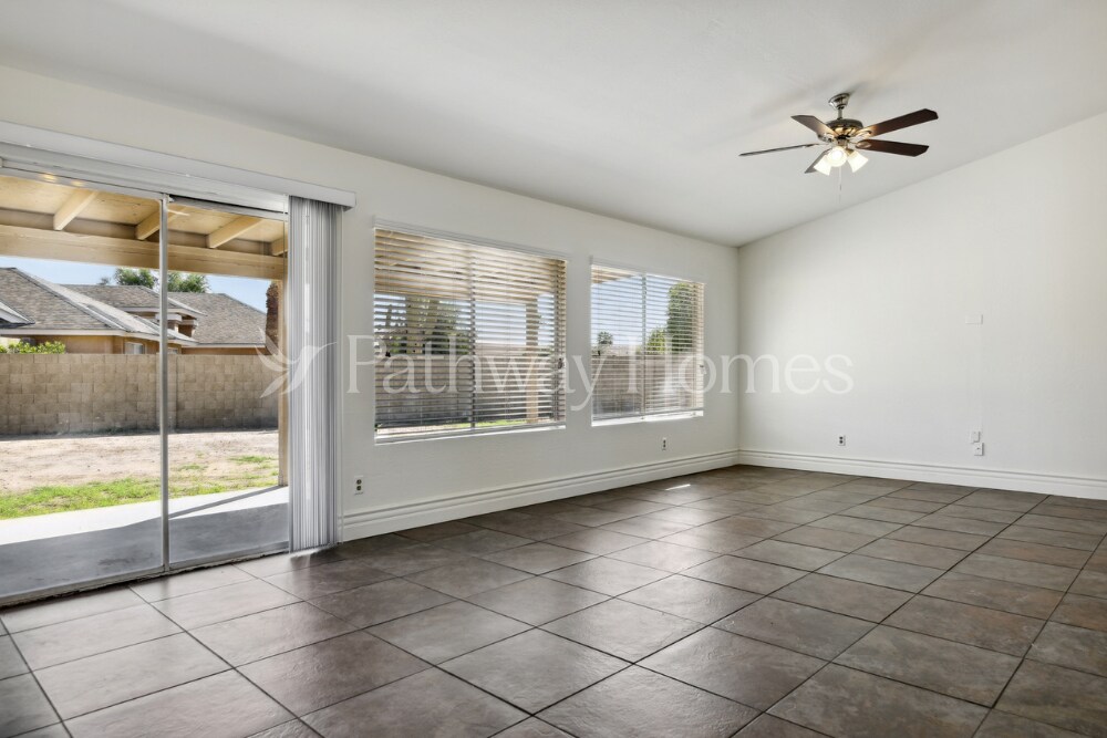 Building Photo - 7704 W San Juan Ave