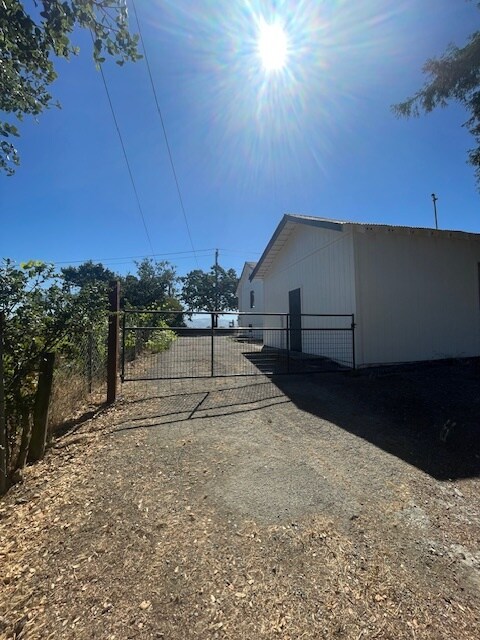 Building Photo - 1020 Stony Glen Ln