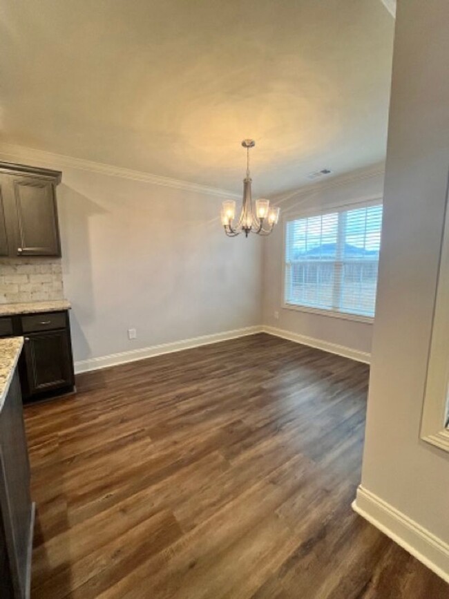 Building Photo - Charming modern 3 bedroom/ 2 bath with office