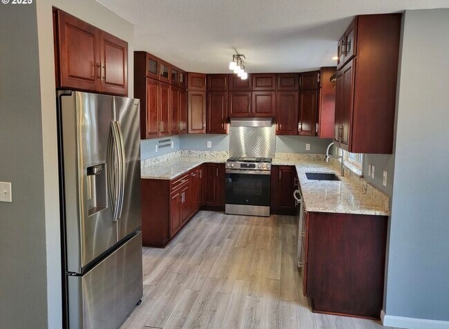 Building Photo - 2114 SE 60th Ave