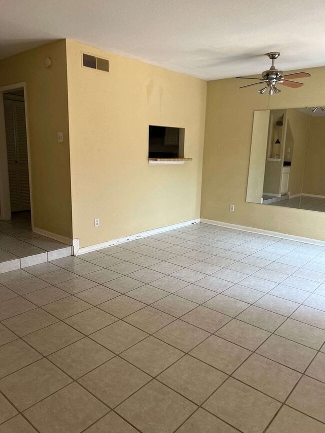 Building Photo - 11217 Briar Forest Dr