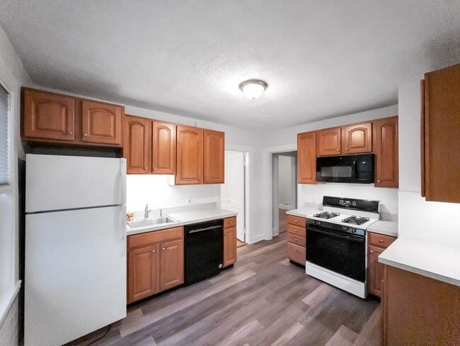 Building Photo - 21 Bradwood St