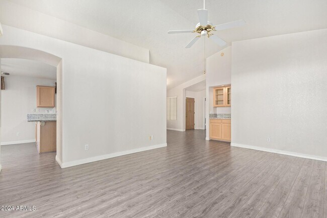 Building Photo - 10848 W Ventana Dr S