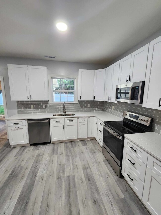 Building Photo - 152 Molinia Dr