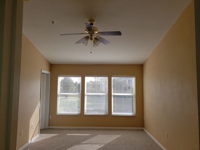 Building Photo - 2-story Spacious Townhome - Gated Communit...