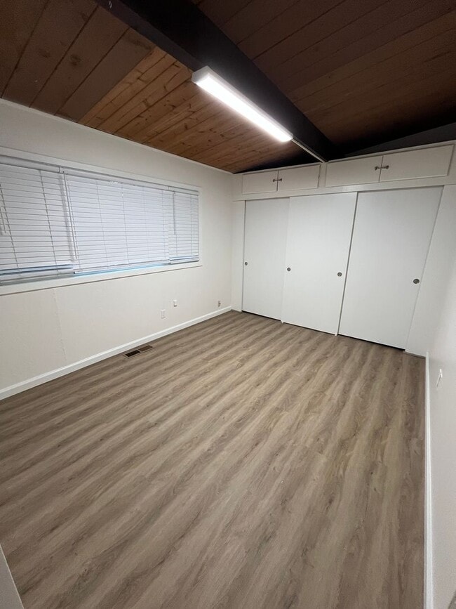 Building Photo - 4 Bedroom 2 Bath Home in Old Davis Near Campus