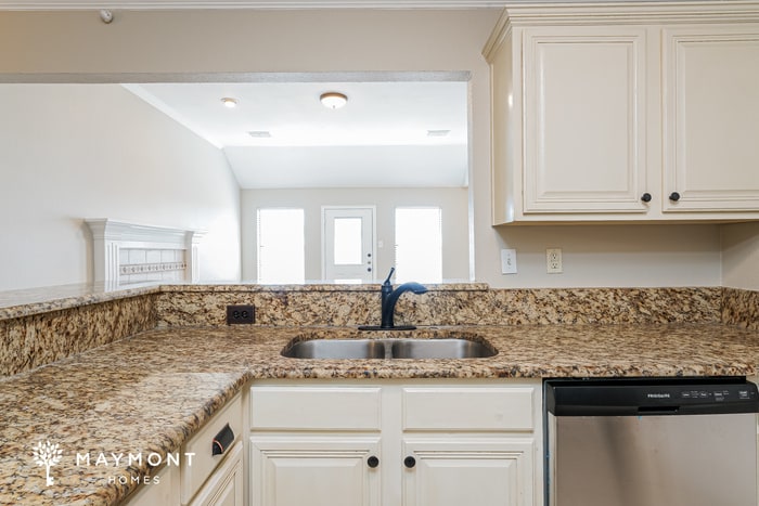 Building Photo - 3000 Huntington Ct