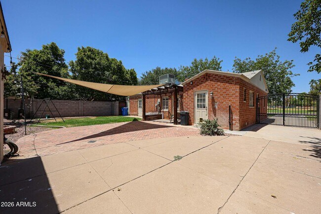 Building Photo - 1317 W Holly St
